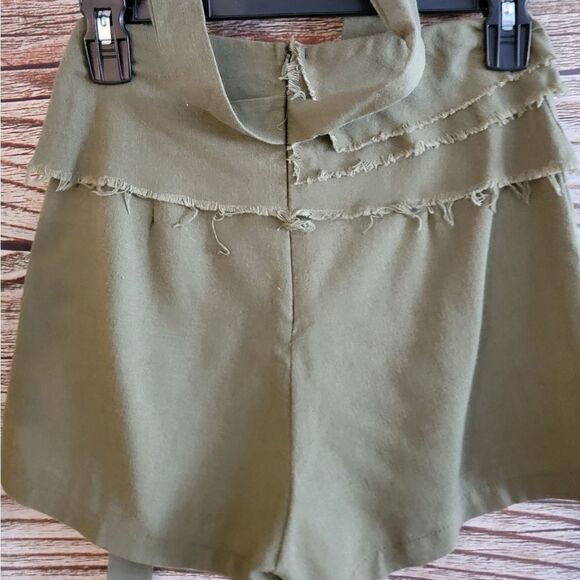 Mint Vanilla 46% linen Women's Shorts size: 6 green fatigue Pre-owned - Picture 3 of 7